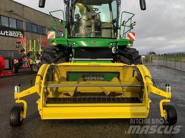 John Deere 8200 i Kendi yürür silaj makinalari