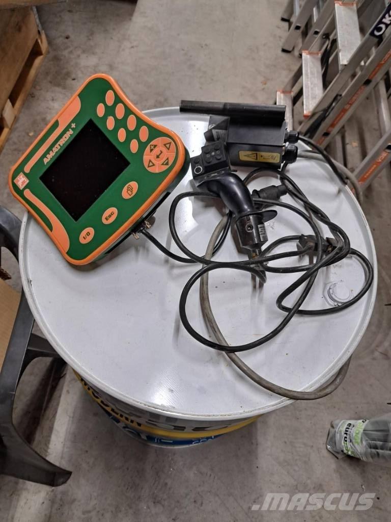 Amazone Ux 3200 20m Çekilir pülverizatörler