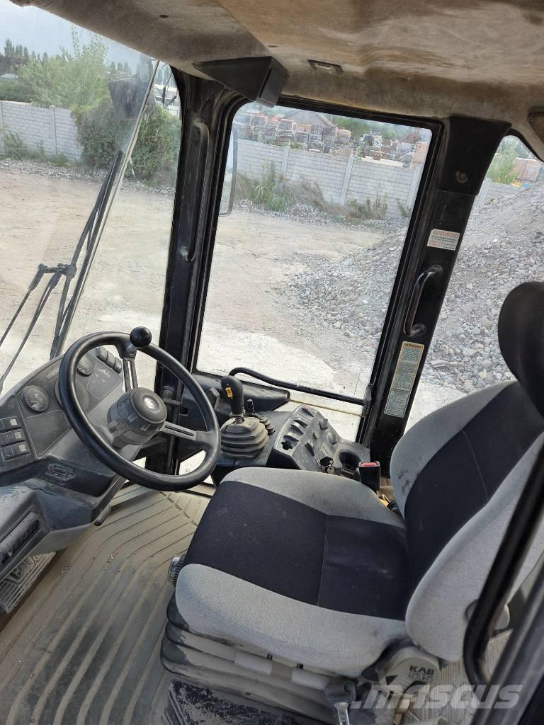 CAT 906 Tekerlekli yükleyiciler