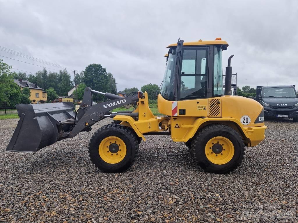 Volvo L 30 Tekerlekli yükleyiciler