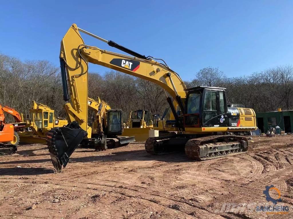 CAT 325 D Paletli ekskavatörler