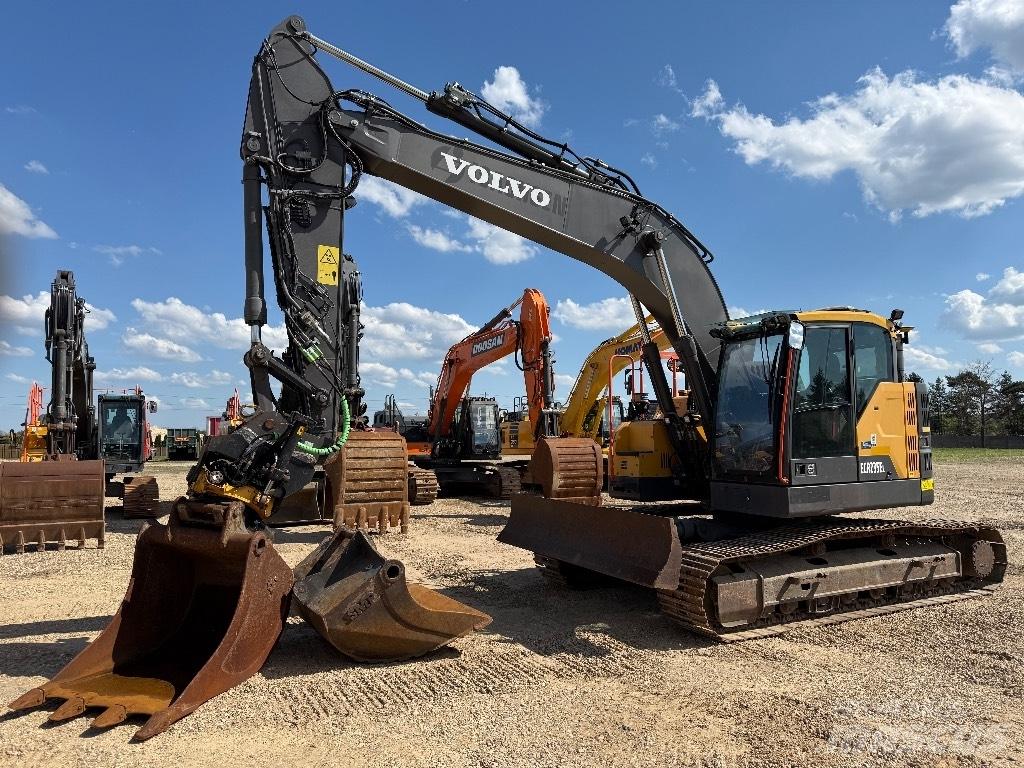 Volvo ECR 235 EL Paletli ekskavatörler