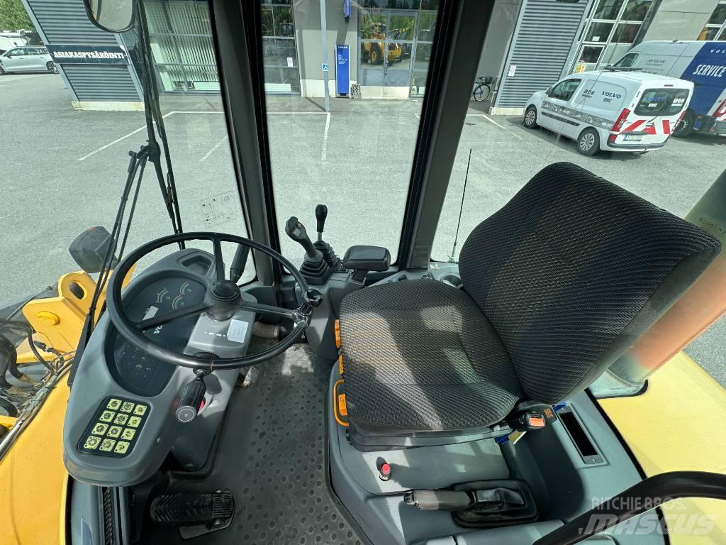 Volvo L 30 B Tekerlekli yükleyiciler