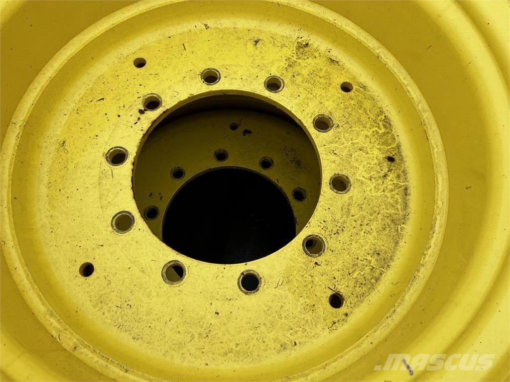 John Deere 15x28 Tekerlekler