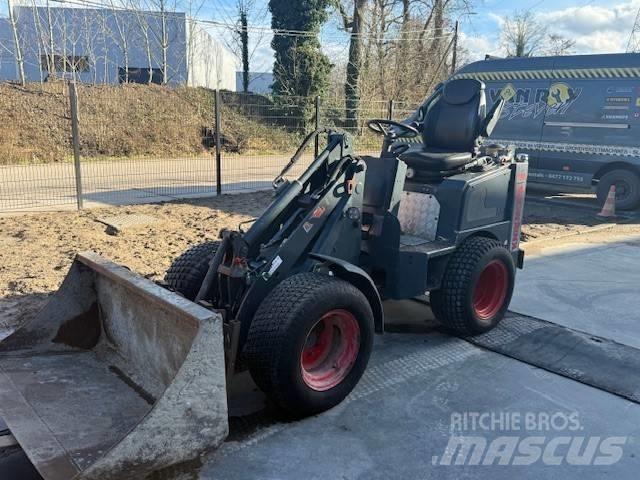 Knikmops KM 130 Mini yükleyiciler