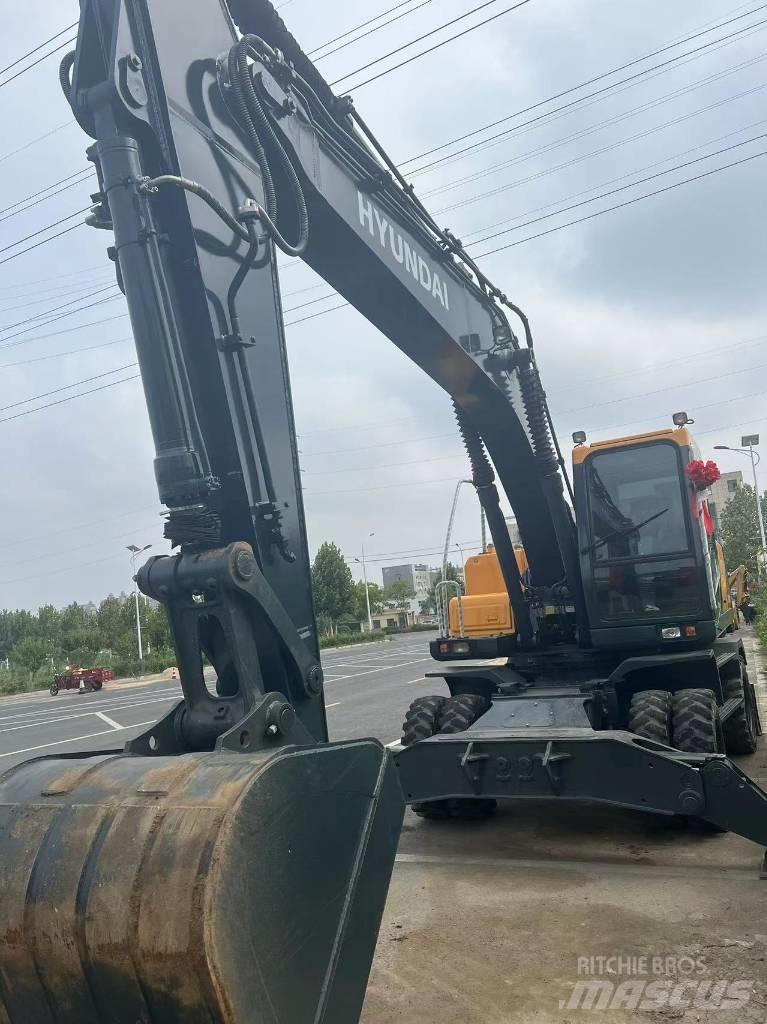Hyundai 210WVS Lastik tekerli ekskavatörler