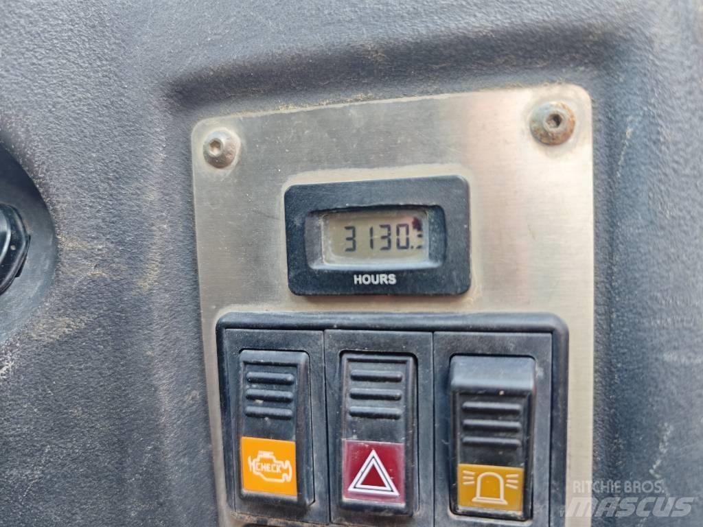 Ausa D 600 APG Belden kirma kamyonlar