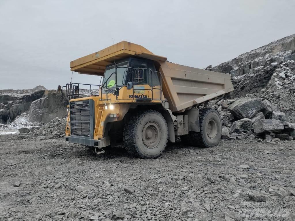 Komatsu HD605-7 Yol disi kaya kamyonu
