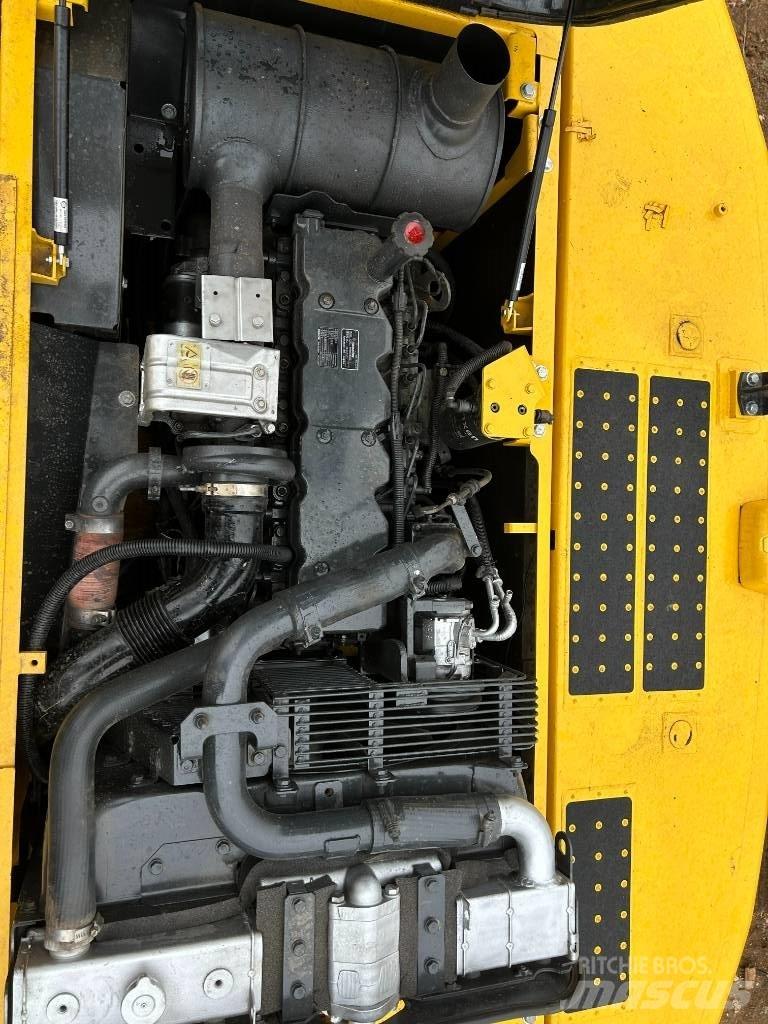 Komatsu 240-8 Paletli ekskavatörler