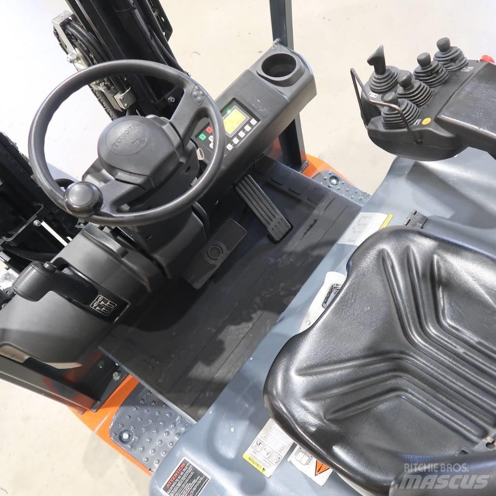 Toyota 8FBMT25 Elektrikli forkliftler