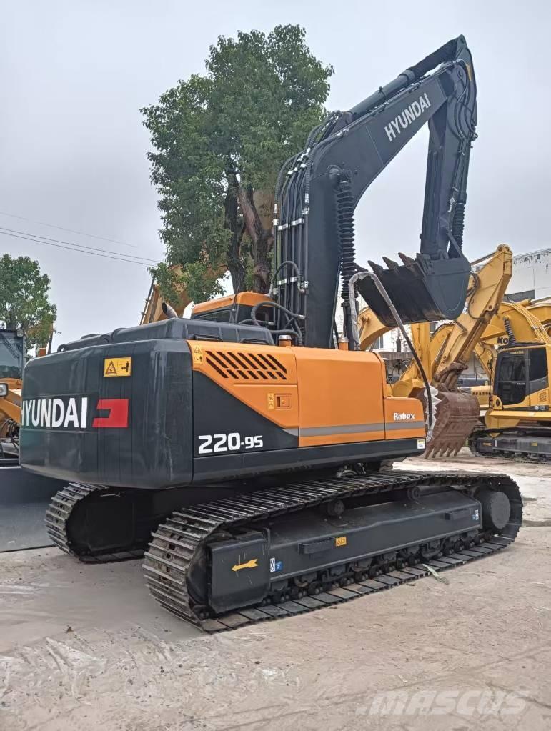 Hyundai 220 LC-9T Paletli ekskavatörler