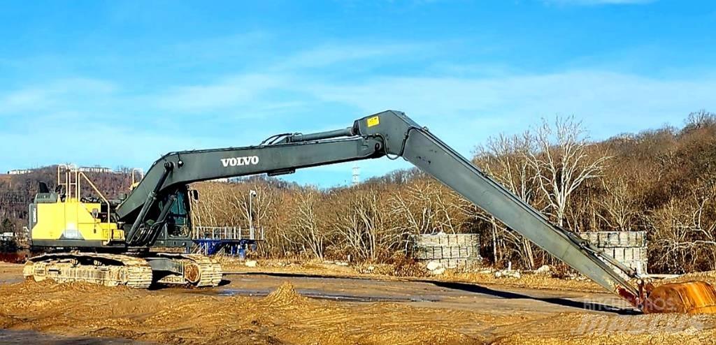 Volvo EC300ELR Paletli ekskavatörler