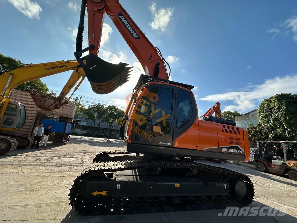 Doosan DX 225 LCA Paletli ekskavatörler