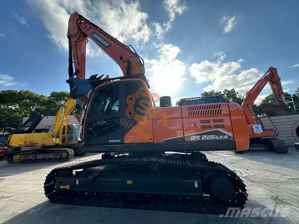 Doosan DX 225 LCA Paletli ekskavatörler