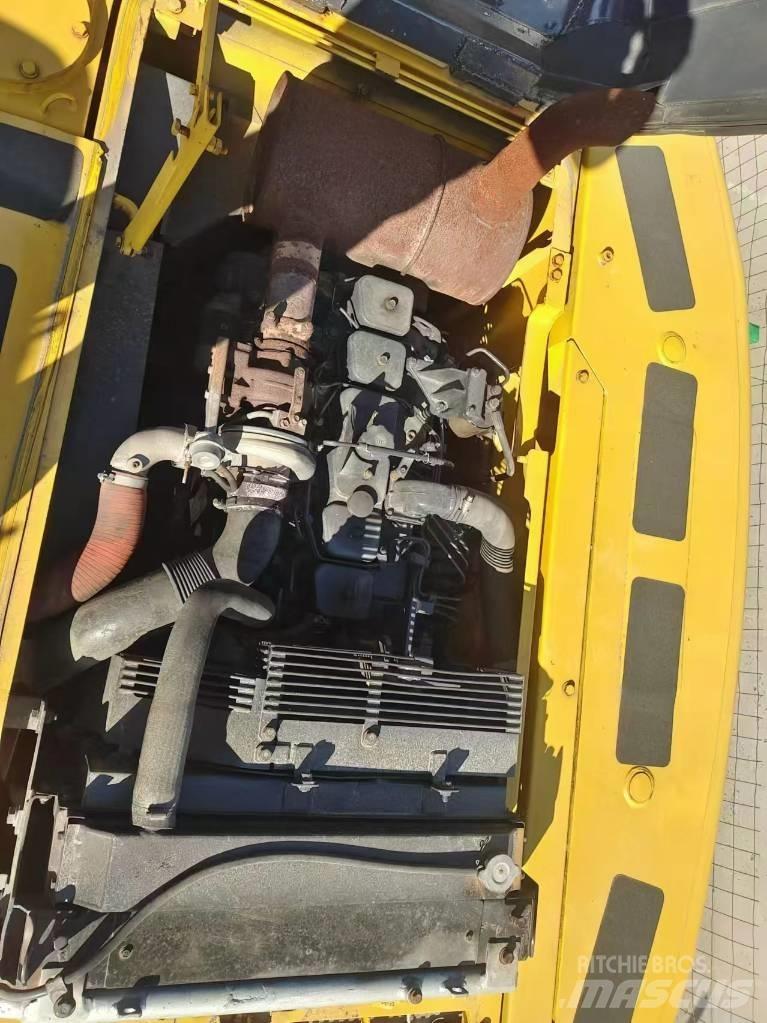 Komatsu PC 220 Paletli ekskavatörler