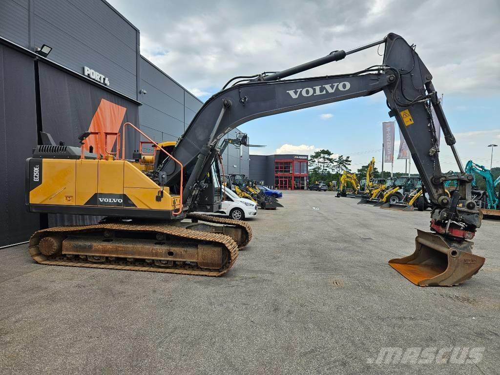 Volvo EC 250 EL Paletli ekskavatörler