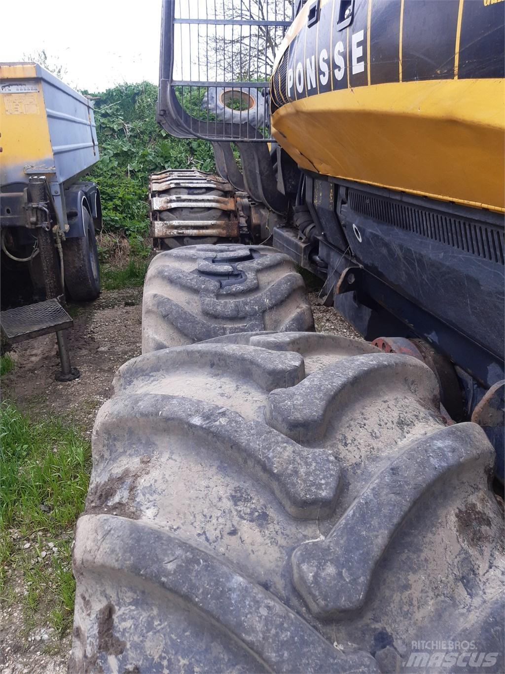Ponsse Wisent 8W Tomruk yükleyici traktörler
