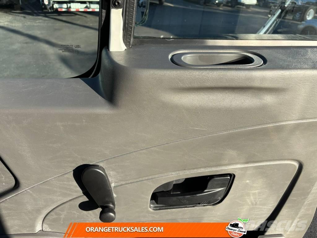 International 4300 Kapali kasa kamyonlar