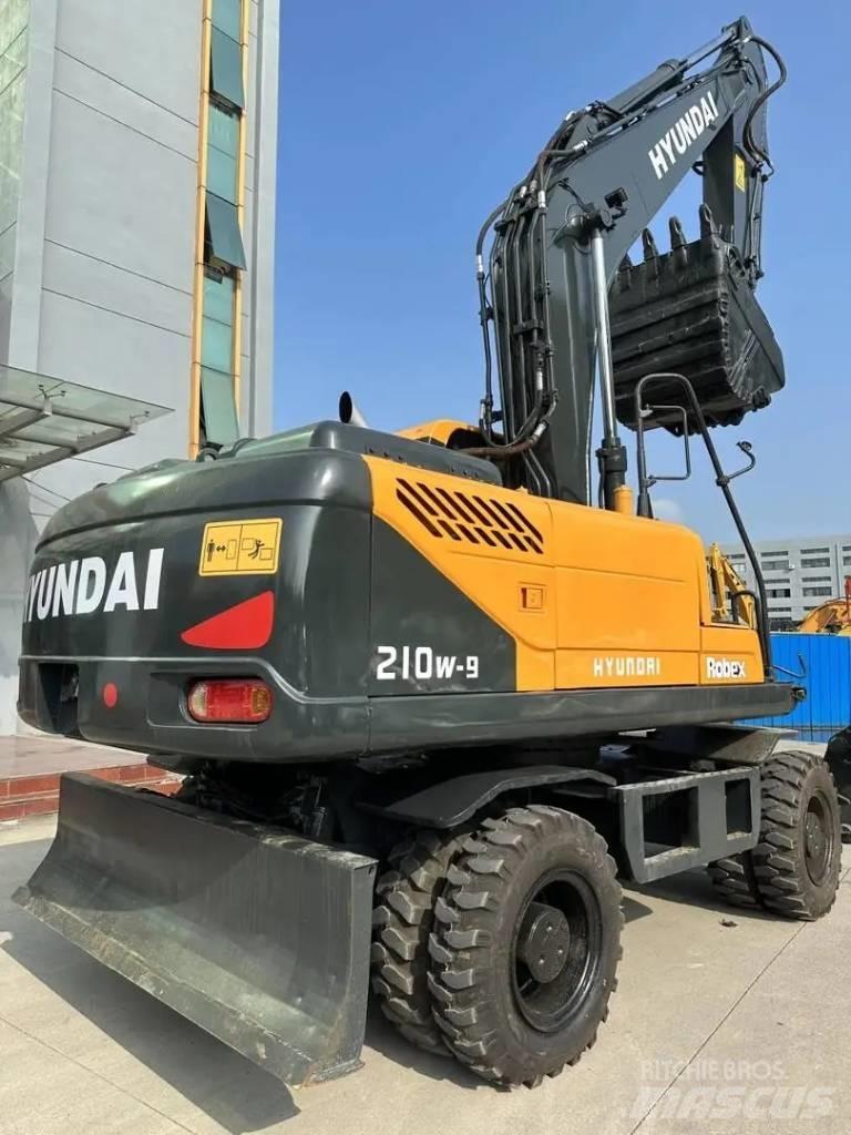 Hyundai R210W-9 Lastik tekerli ekskavatörler