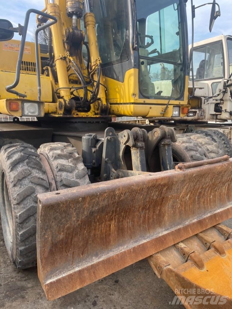 Komatsu PW 130-7K Lastik tekerli ekskavatörler