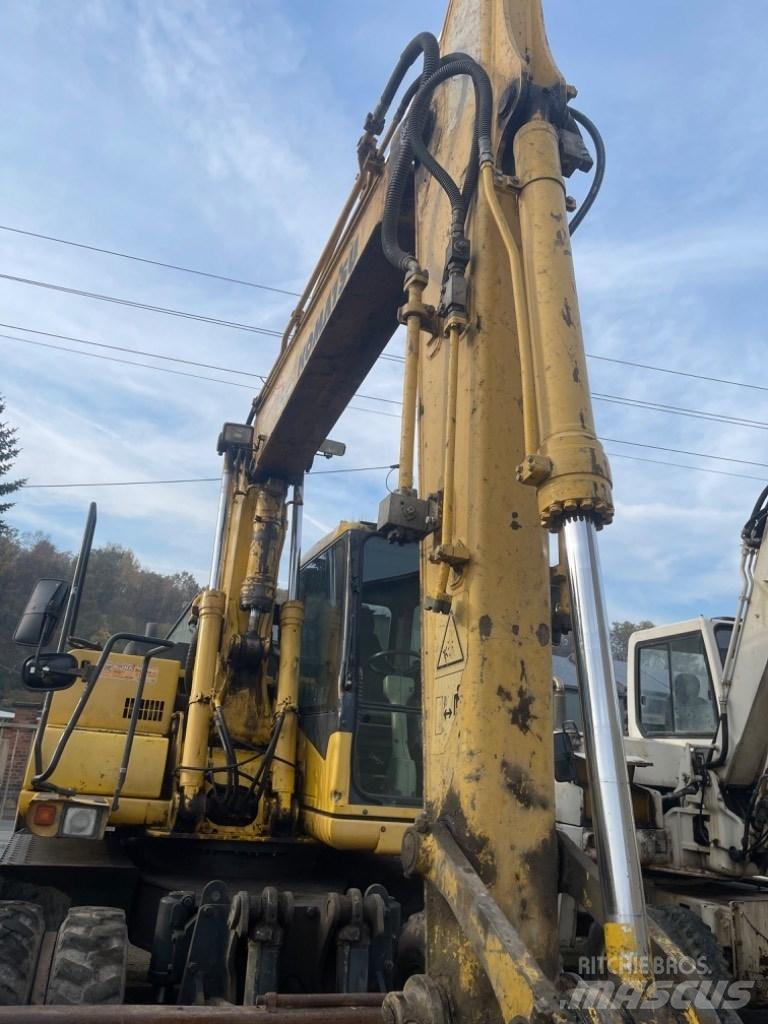 Komatsu PW 130-7K Lastik tekerli ekskavatörler