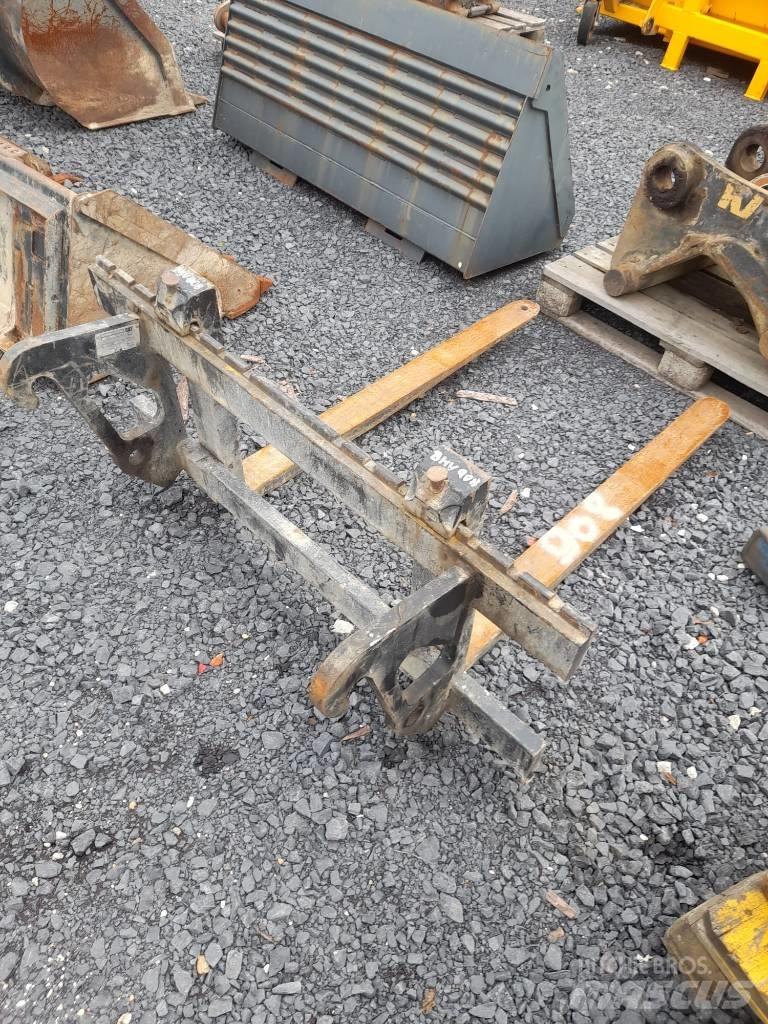CAT 908M Tekerlekli yükleyiciler