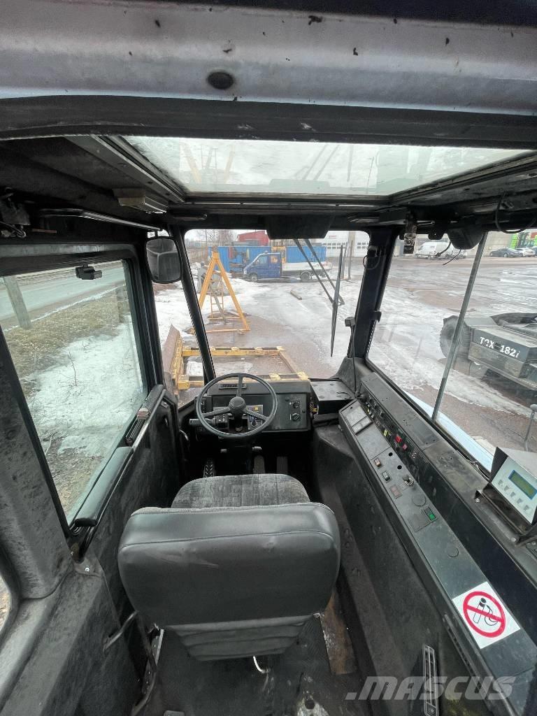 Sisu TRX181 Terminal çekiciler