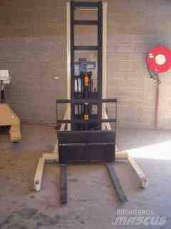 Crown 20MT110A Yaya kumandali istif makinasi