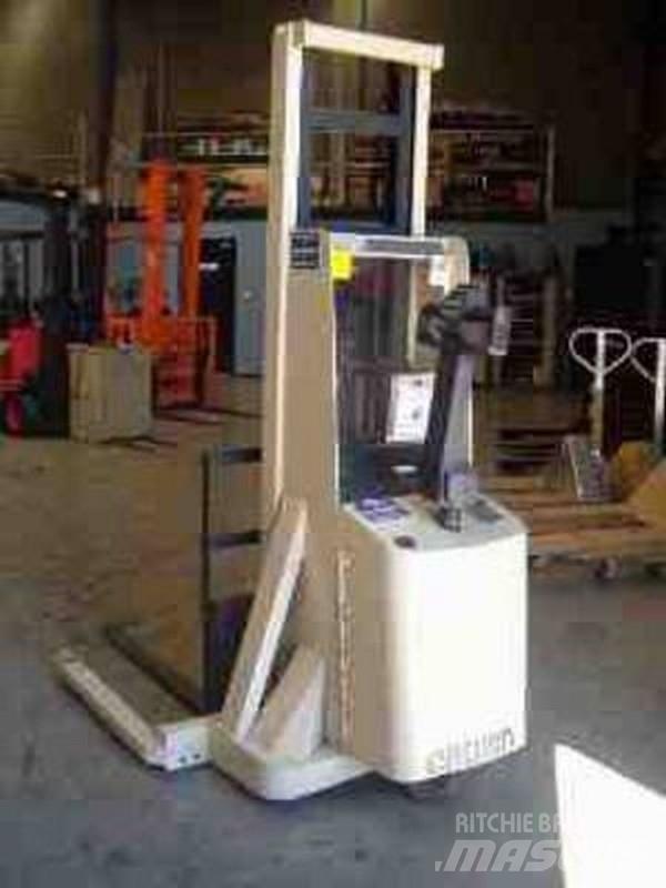 Crown 20MT110A Yaya kumandali istif makinasi