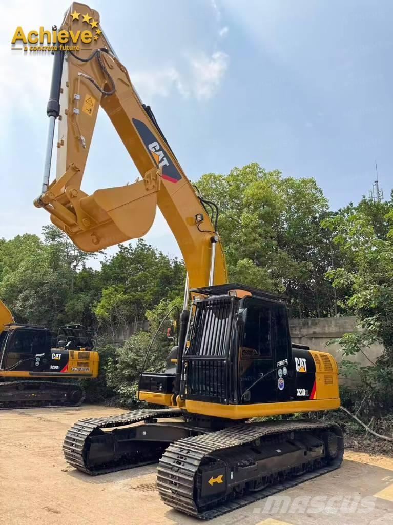 CAT 323D2L Paletli ekskavatörler