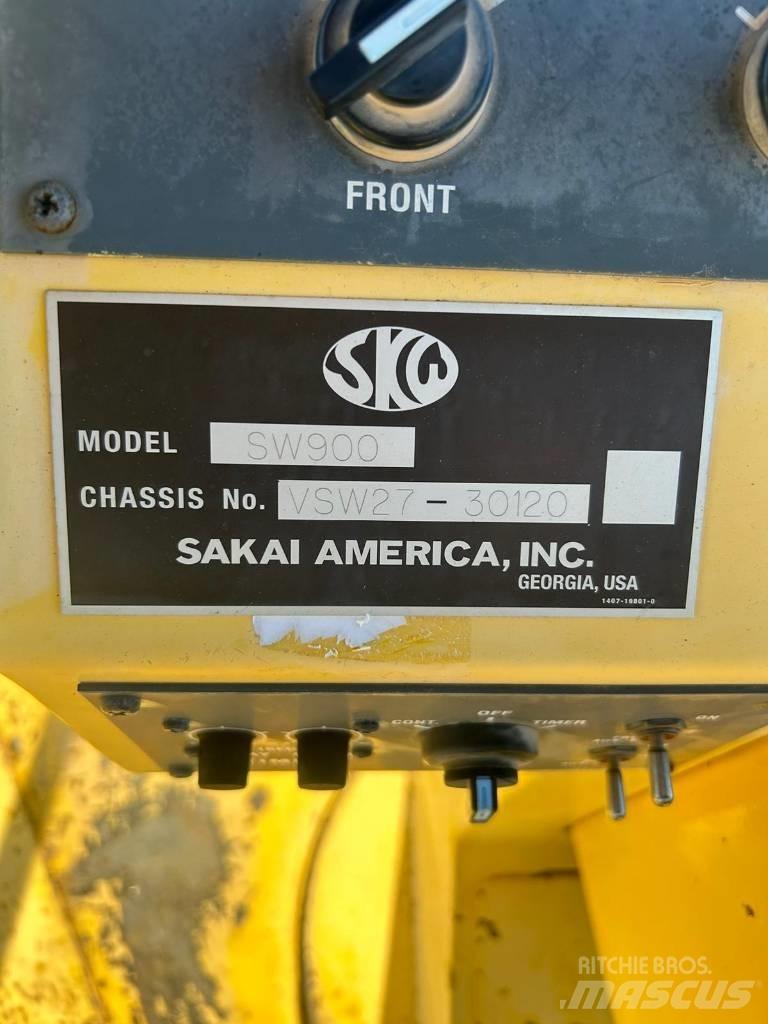 Sakai SW 900 Pnömatik lastikli silindirler