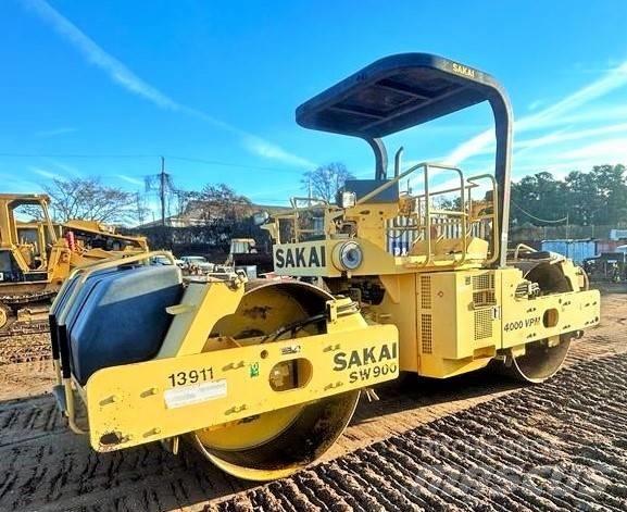 Sakai SW 900 Pnömatik lastikli silindirler