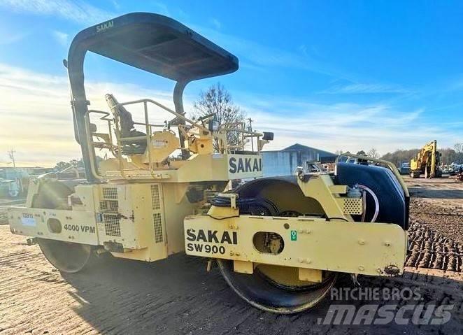 Sakai SW 900 Pnömatik lastikli silindirler
