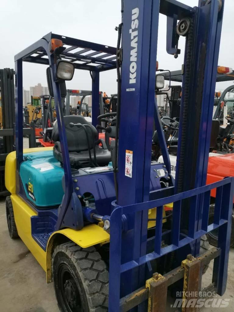 Komatsu 30 Teleskopik yükleyiciler