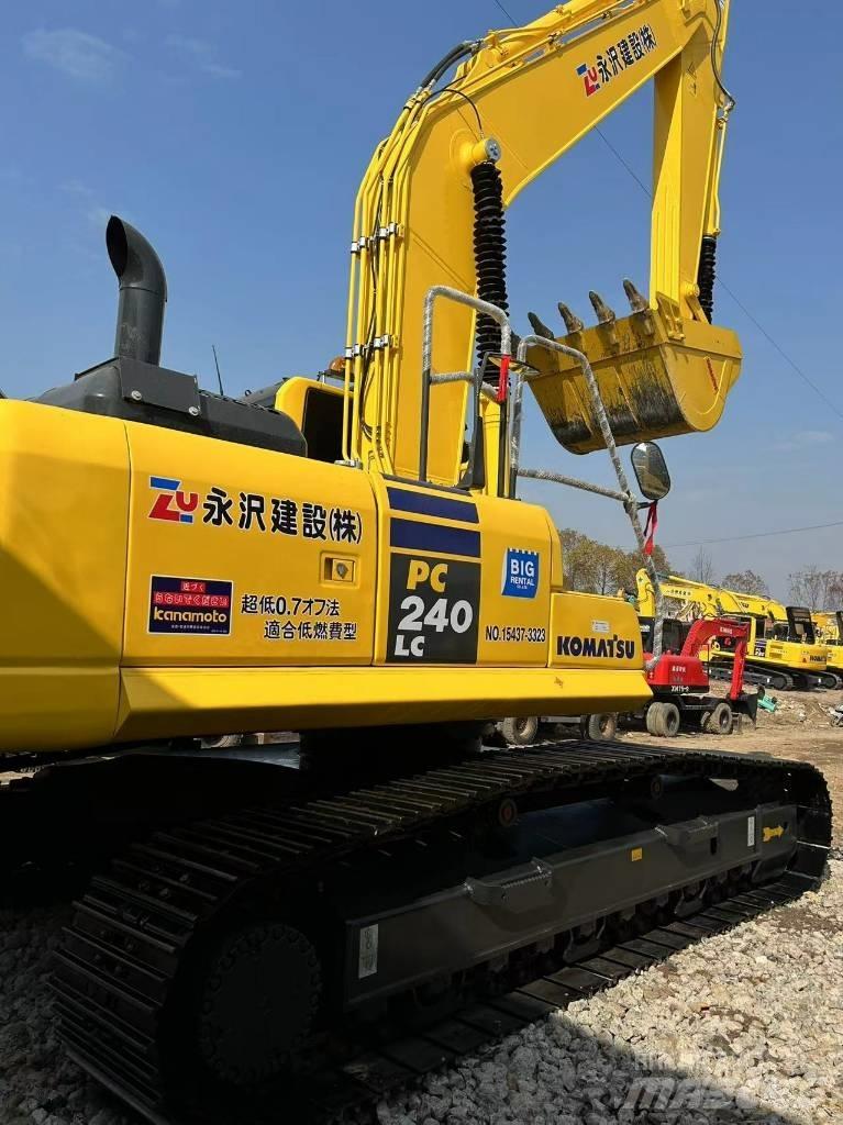 Komatsu 240-8 Paletli ekskavatörler