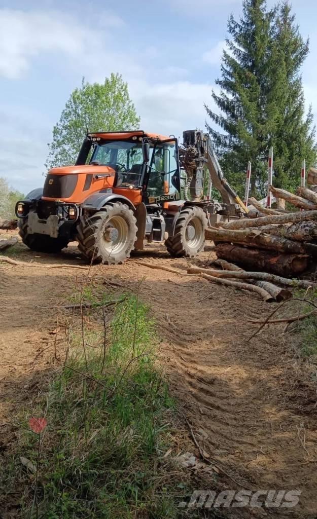 JCB Fastrac 3230 Orman traktörleri