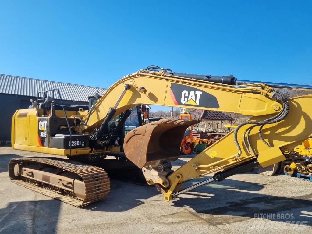 CAT 323 EL Paletli ekskavatörler