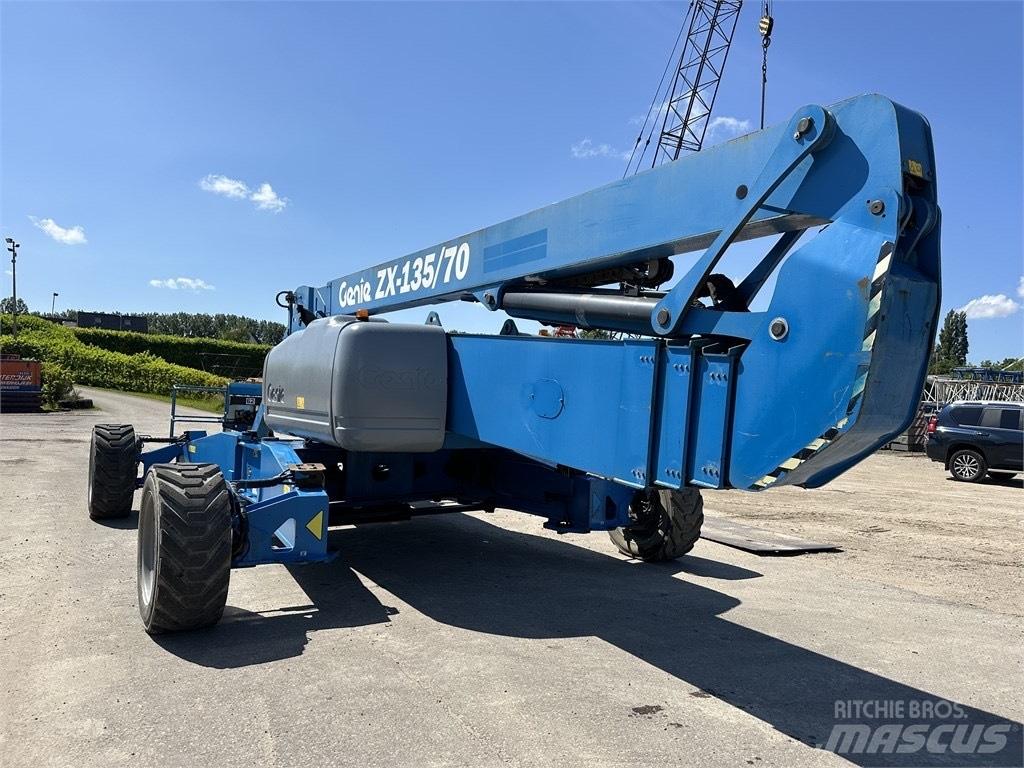 Genie ZX 135/70 Körüklü personel platformları