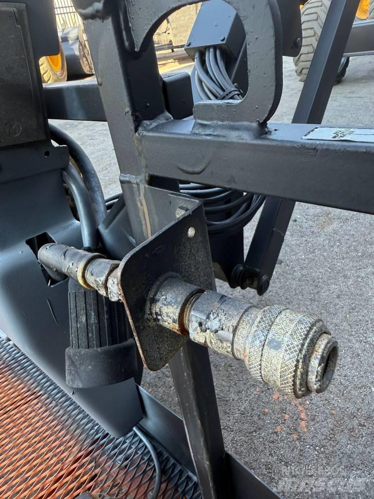 JLG 600 AJ Körüklü personel platformları
