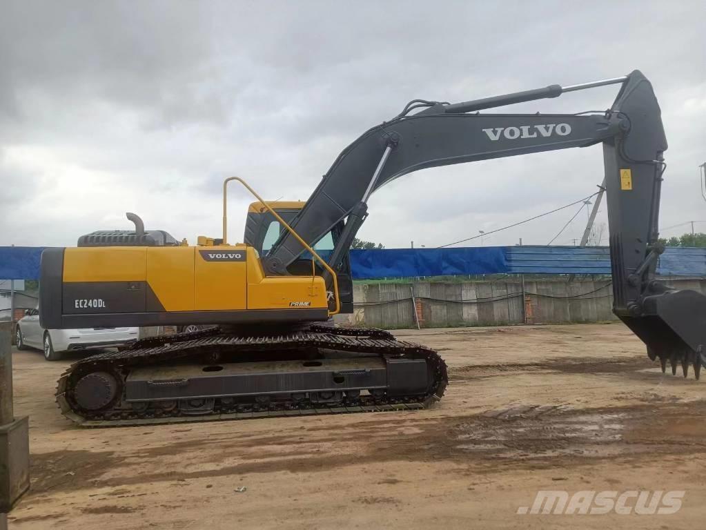 Volvo EC 240 DL Paletli ekskavatörler