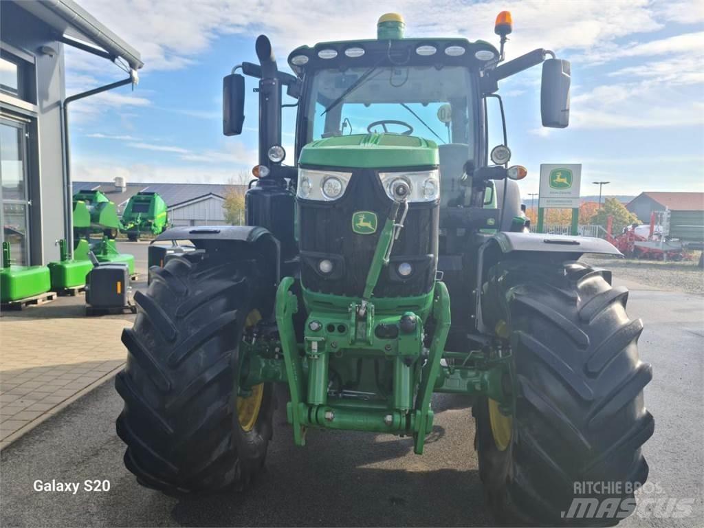 John Deere 6215R Traktörler