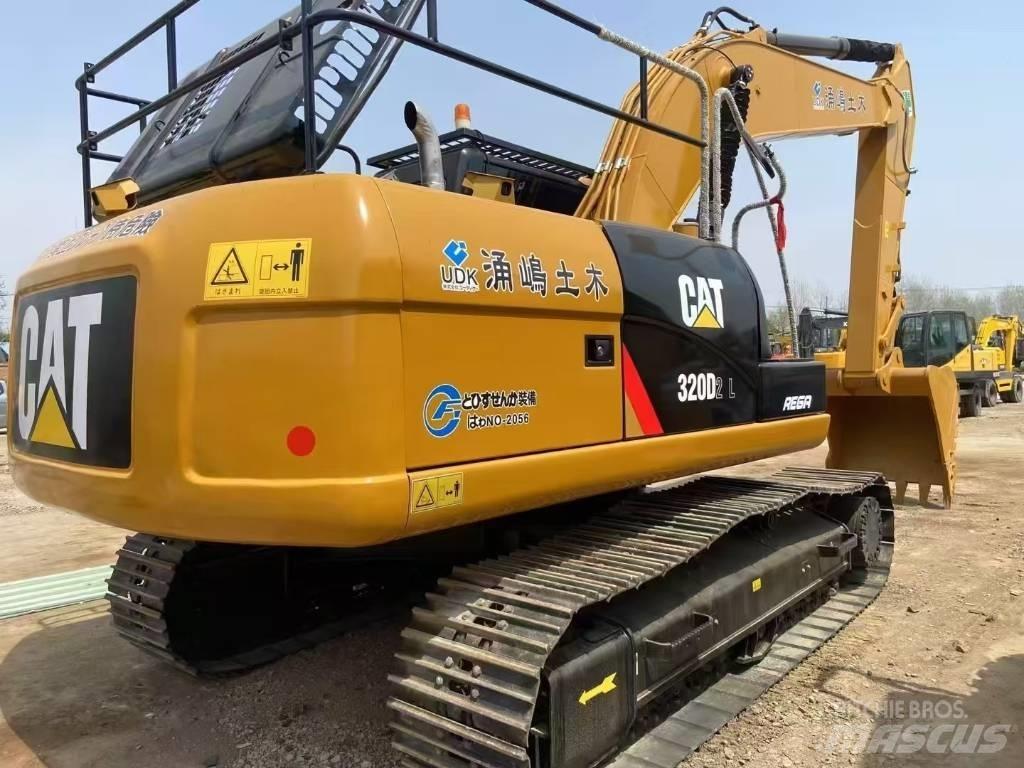 CAT 320D2 Paletli ekskavatörler