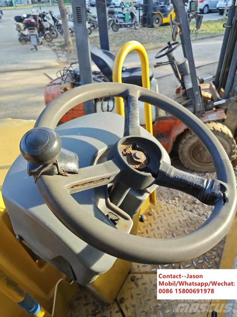 CAT CB 24 Çift tamburlu silindirler