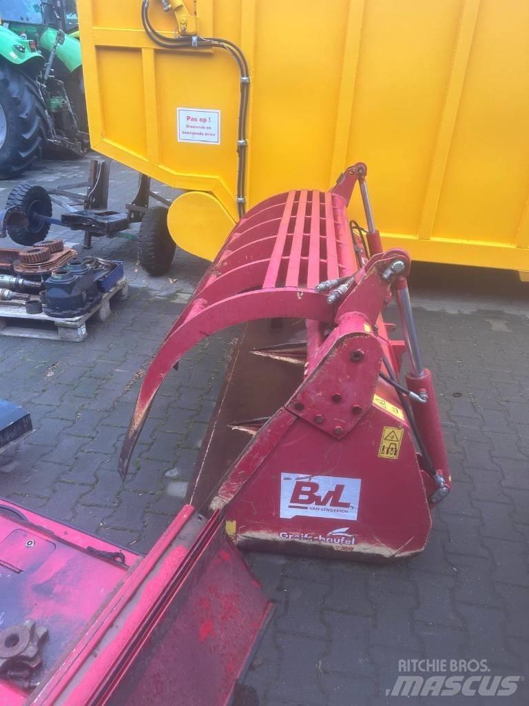 CLAAS Arion 520 CIS Traktörler