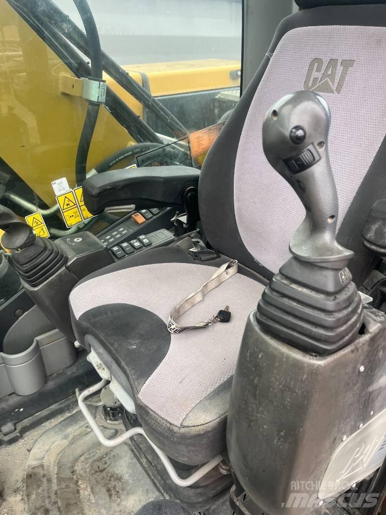 CAT 313 D Lastik tekerli ekskavatörler