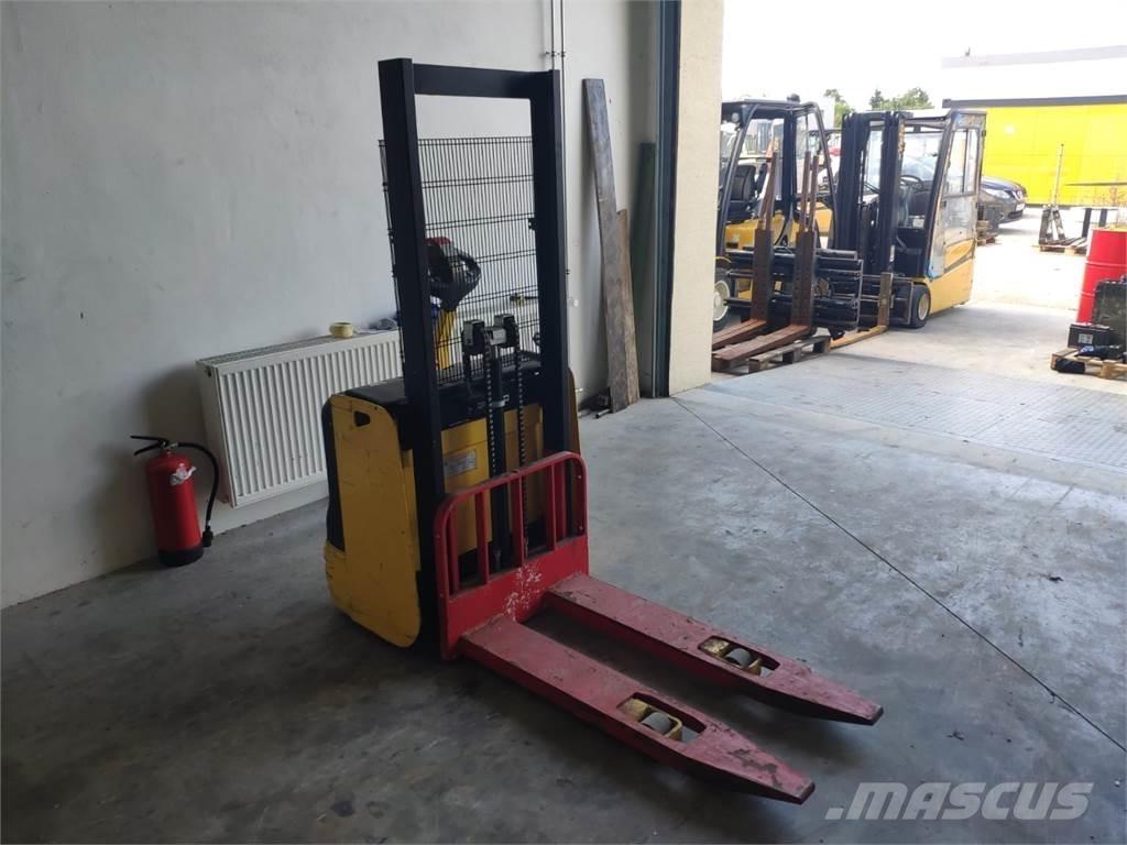 Hyster S1.0E Yaya kumandali istif makinasi