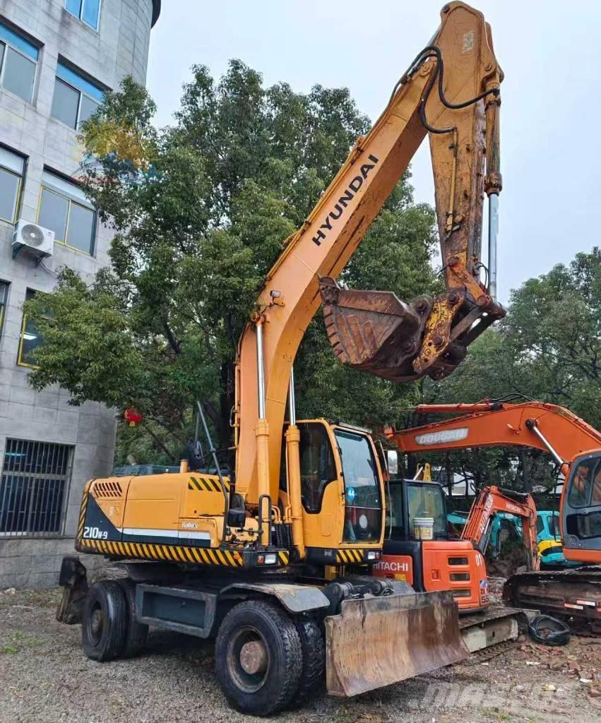 Hyundai r210w-9 Lastik tekerli ekskavatörler