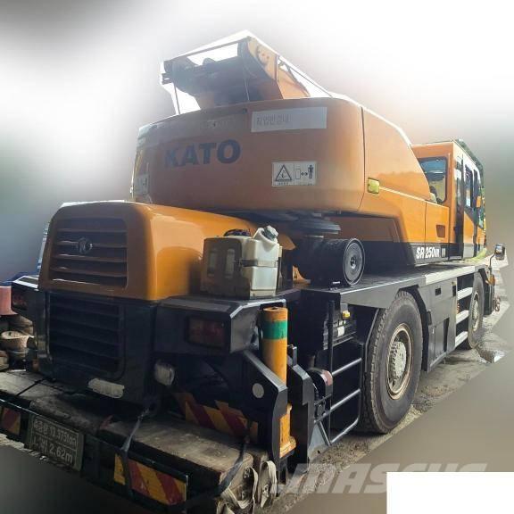 Kato KR 25 H V-3 Arazi Tipi Vinçler (RT)