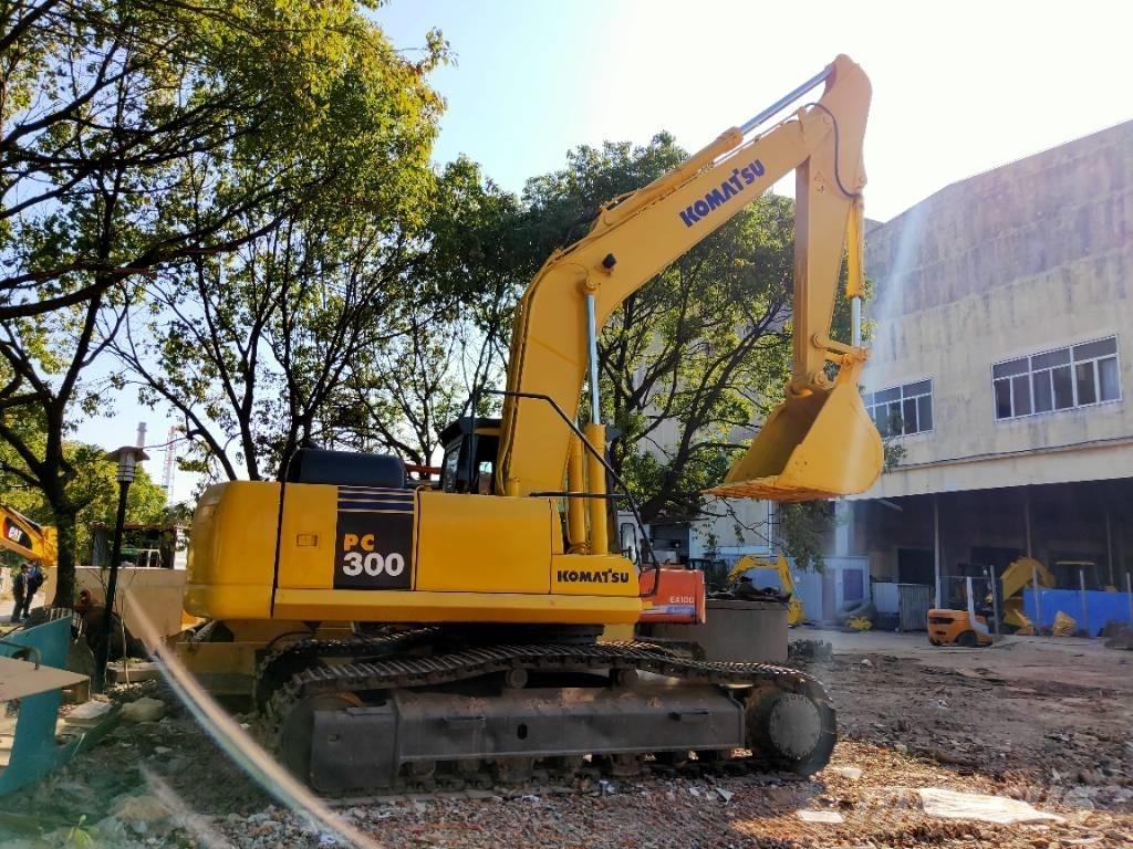 Komatsu PC300-7 Paletli ekskavatörler