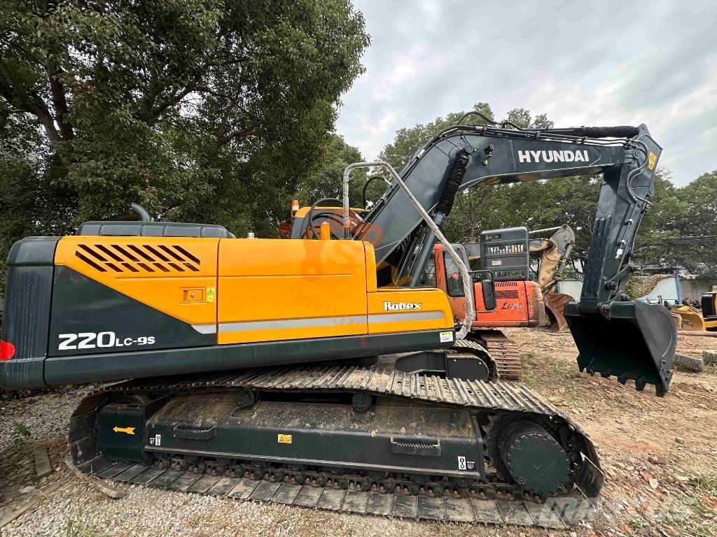 Hyundai Robex 220-9S Paletli ekskavatörler